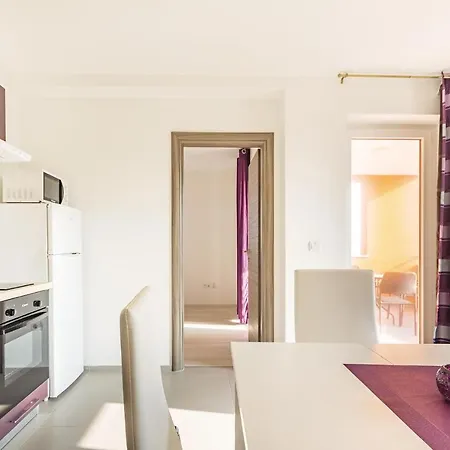 Апартаменты Beautiful In With Kitchen