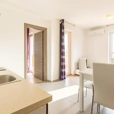 Апартаменты Beautiful In With Kitchen Премантура